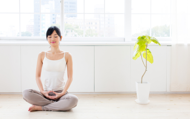 瞑想や呼吸法のヨガクラスもストレスを解消できる